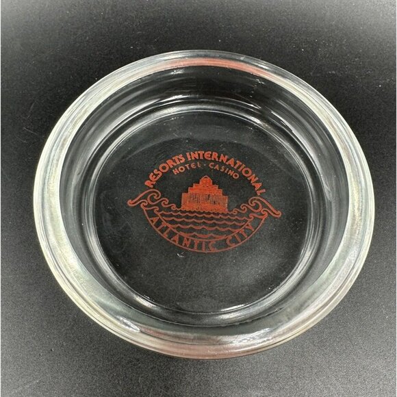Vintage Glass Ashtray Resorts International Hotel Casino Atlantic City - Picture 1 of 7
